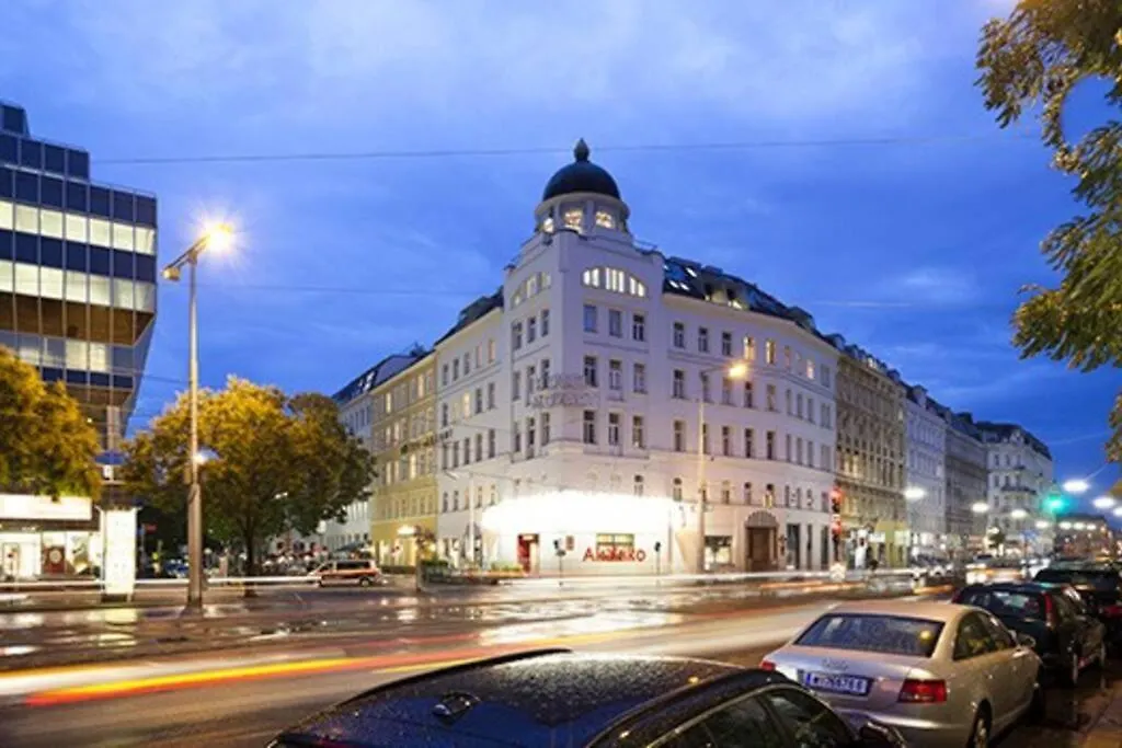 Julius 4 - Duplex Apartment 5 Mins To City Center Vienna 0*,  Austria